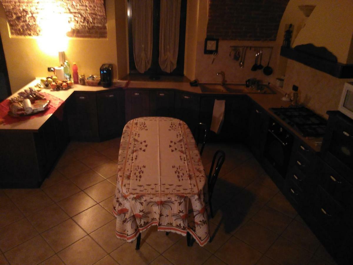 아스티 Casa Aromi Ed Arte 게스트하우스 외부 사진